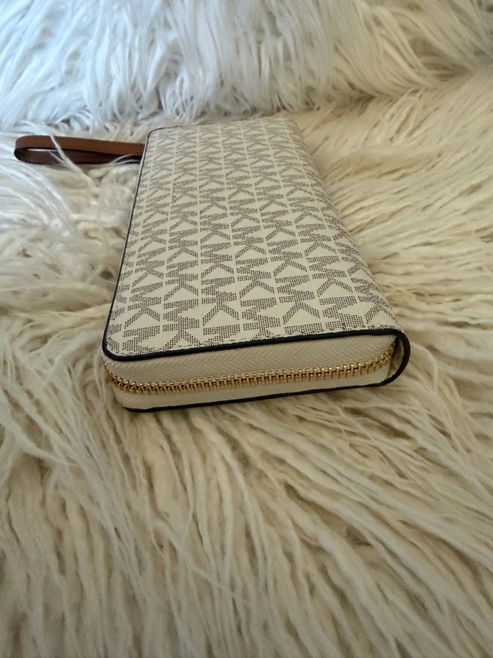 Michael Kors Signature Wristlet Wallet in Vanilla/Tan - Picture 6 of 16